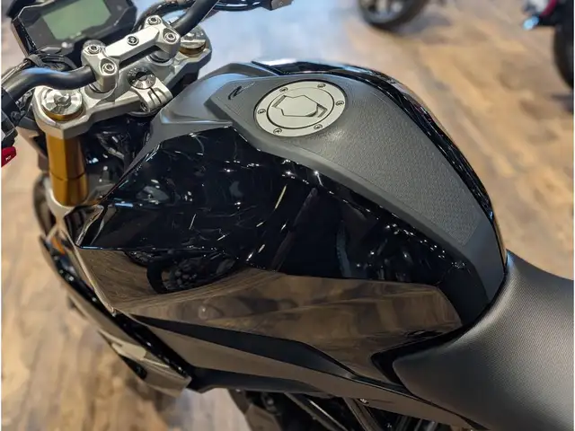 2025 BMW G 310 R // Cosmic Black in Sport Bikes in Winnipeg - Image 10