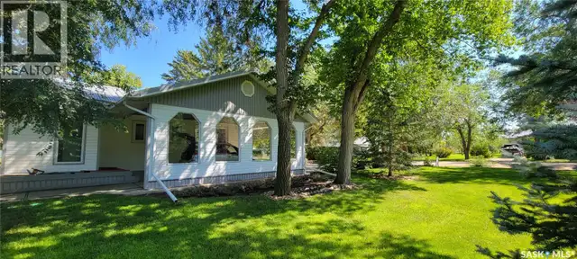 33 Main STREET Willow Bunch Rm No. 42, Saskatchewan in Houses for Sale in Moose Jaw - Image 4