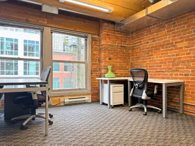 A fully serviced private office with 1 person, ready to use from day one. Work with focus and privac...