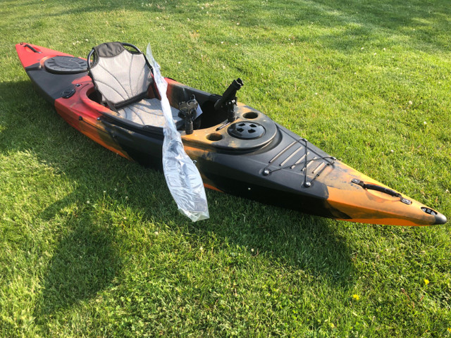 Strider L 11' Sit in Kayak, free paddle, removable rod holders in Canoes, Kayaks & Paddles in Windsor Region
