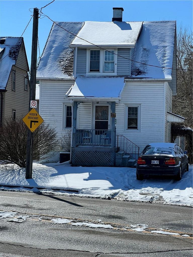 232 CEDAR Street Simcoe, Ontario in Houses for Sale in Norfolk County