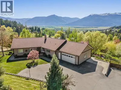 Set on 2.47 acres in the peaceful community of Wynndel, just 10–15 minutes from Creston, this spacio...