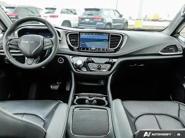 2022 Chrysler Passenger Vans Pacifica Hybrid Limited in Cars & Trucks in Windsor Region - Image 26