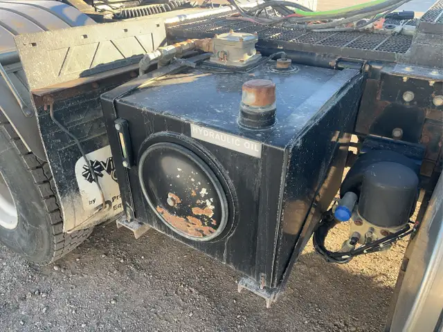 2016 Kenworth T800 in Heavy Trucks in Calgary - Image 18