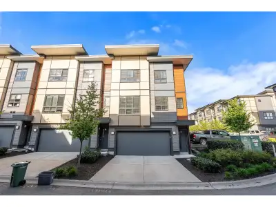 A rare corner unit, perfectly positioned facing the courtyard in one of the best locations in the co...