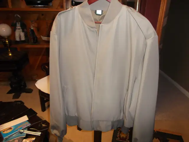 4 NEW MILITARY TYPE JACKETS AND TOP COAT in Men's in Belleville - Image 3