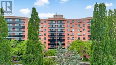 Comfort, Style & Convenience — All in One Beautiful Package Welcome to this spacious and thoughtfull...