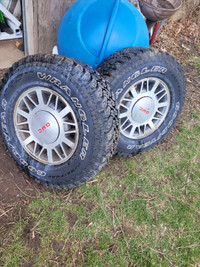 Pair of 235 75 15 ms like new of s10 sonoma  rims