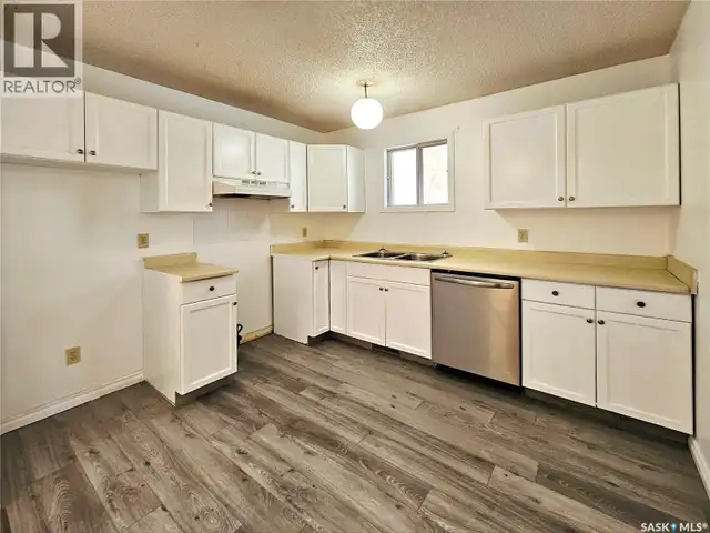 242 - 244 Wakabayashi WAY Saskatoon, Saskatchewan in Houses for Sale in Saskatoon - Image 8
