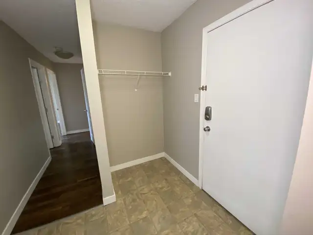 Inglewood Apartment For Rent | King's Court Apartments in Long Term Rentals in Edmonton - Image 11