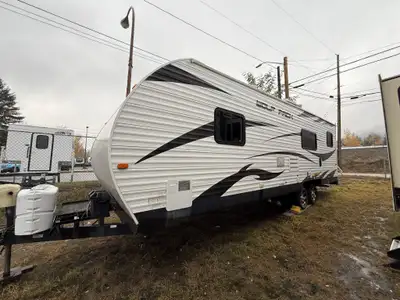 Welcome to Rock Island RV Very clean, lightweight and with the open concept makes this the perfect t...