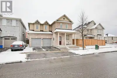Welcome To The Most Sought After Family Neighborhood In North Ajax! The Home Built By Sundial, Open...