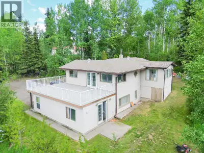 Great opportunity to own this 3-bedroom, 2-bathroom home offering beautiful lake and town views. Sit...