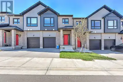 Welcome to this charming 3-bedroom, 2.5-bathroom freehold townhome, offering a perfect blend of mode...