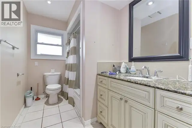 166 ELGIN Crescent Waterloo, Ontario in Long Term Rentals in Kitchener / Waterloo - Image 9