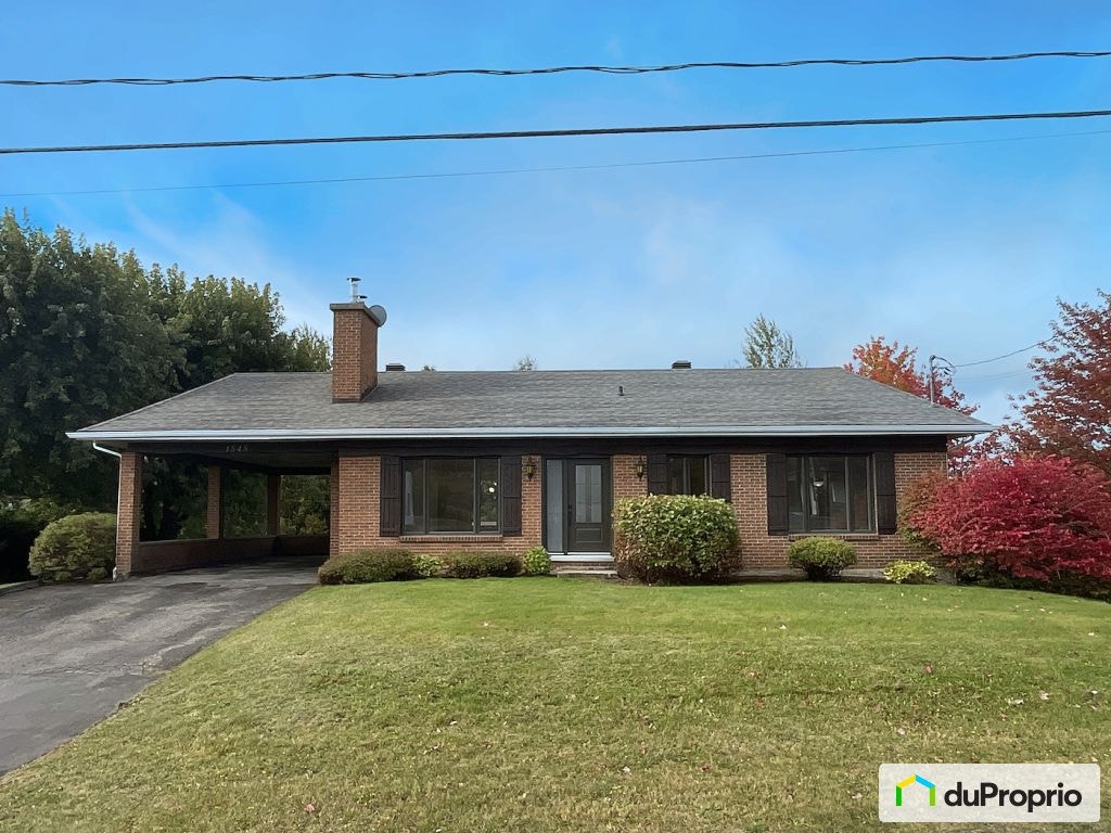 $344,900 - Bungalow for sale in Lac-Etchemin — photo 1