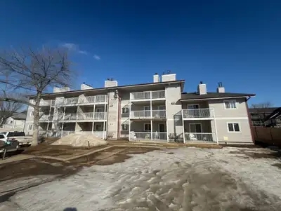 Welcome Home! 2 Bedroom 1 Bathroom Top Floor Unit For Rent in Britannia Youngstown, West Edmonton. F...