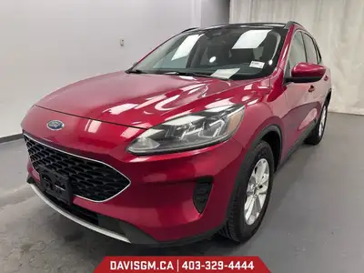 WAS: $23490 NOW: $19999 plus taxes and licensing feesThe 2020 Ford Escape SE AWD blends turbocharged...