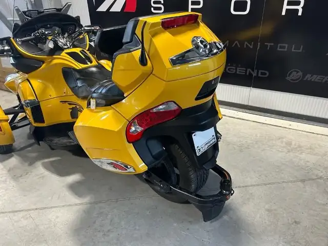 2013 Can-Am SPYDER RT-S SE5 JAUNE in Sport Touring in Lanaudière - Image 4