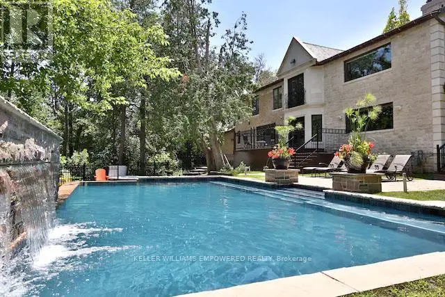 43 Woodland Acres Crescent Vaughan, Ontario, photo 4 of 4