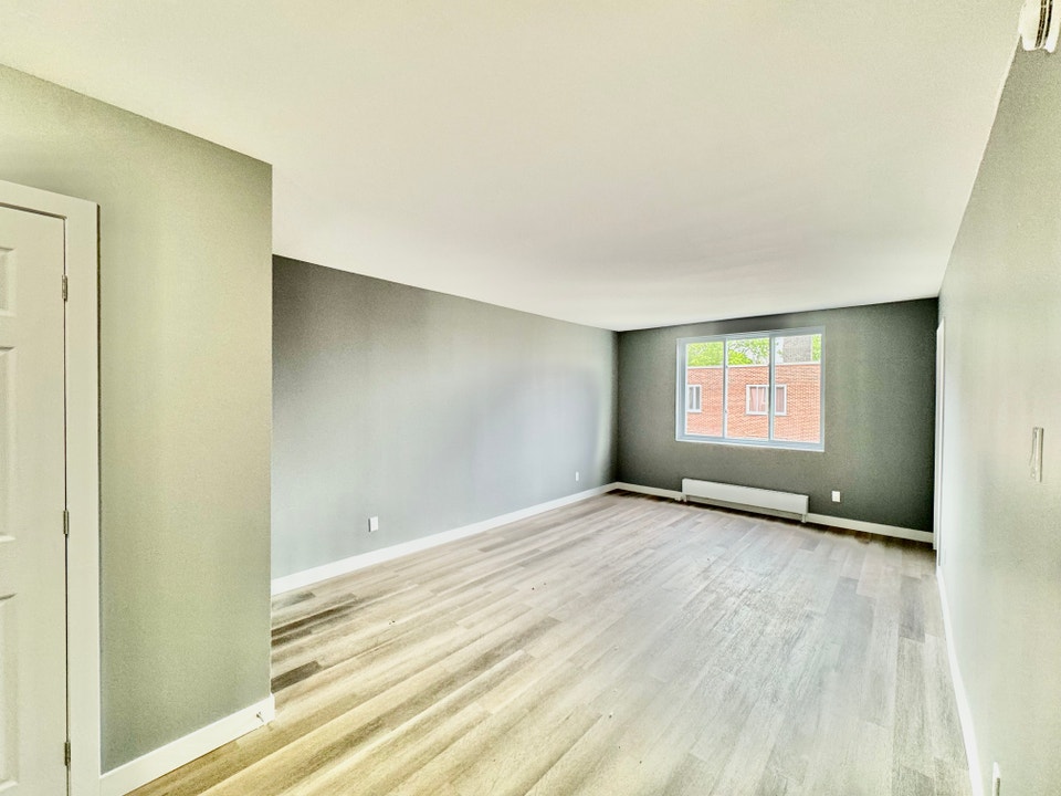 5 et demi à louer - Ville St-Laurent - Électros et WiFi - Dispo 5