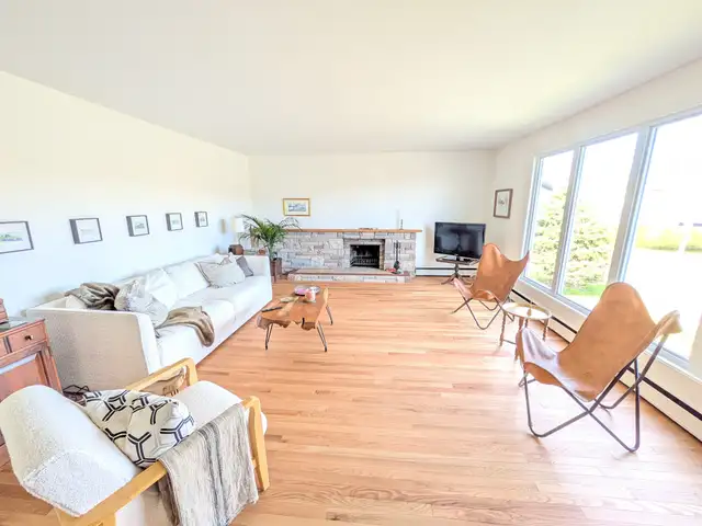 Bright, Spacious, Beautiful 3 bedroom main floor - West End in Long Term Rentals in St. John's - Image 2