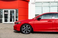 Automatic Highbeams,Leather Steering Wheel,Heated Steering Wheel,Generic Sun/Moonroof,Lithium Ion Tr... (image 5)