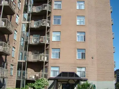 Condo 4  1/2  brossard bord de l'eau