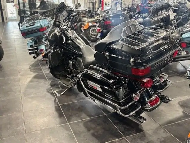 2009 Harley-Davidson Electra Glide Ultra Classic in Street, Cruisers & Choppers in Sudbury - Image 8