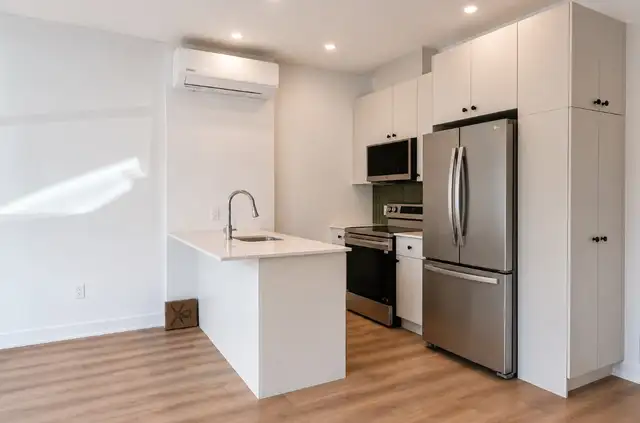 Rental Condo in Saint-Donat – Private Balcony 5½-Bedroom Unit
