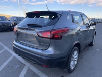 2017 NISSAN QASHQAI SV AWD * ACCIDENT FREE CARFAX * SUNROOF FEATURES INCLUDE: - Auto headlamps - Hil... (image 5)