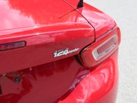 2017 FIAT 124 Spider Classica Italian-inspired styling meets classic roadster fun in this 2017 FIAT... (image 9)