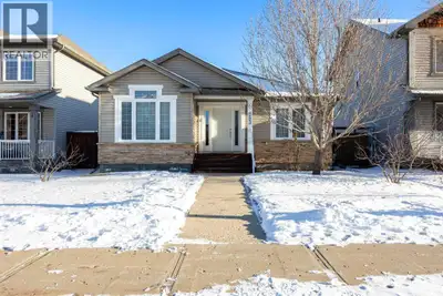 Spacious Fully Furnished Bungalow in Desirable Eagle RidgeWelcome to this beautifully maintained 6-b...