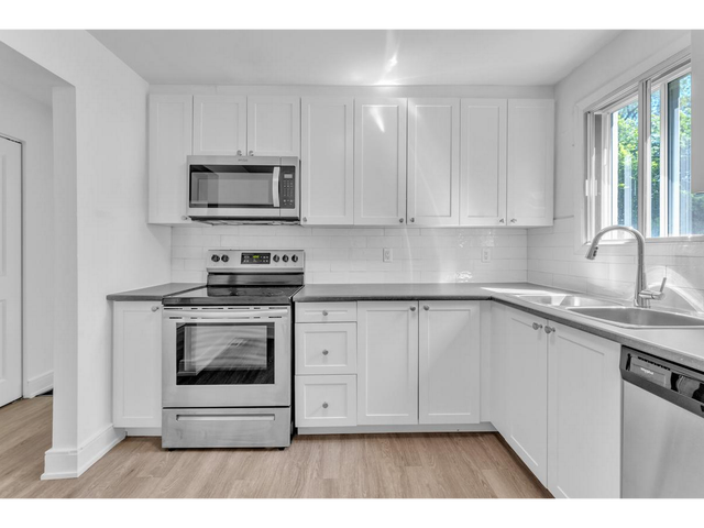 2 Bedrooms Large Apartment for Rent - 371 Yonge Street