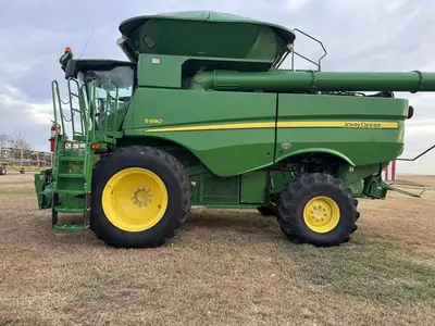 Welcome to Horizon Ag & Turf Location: Horizon Ag & Turf Vermilion 2015 John Deere S680 Combine w/ 6...