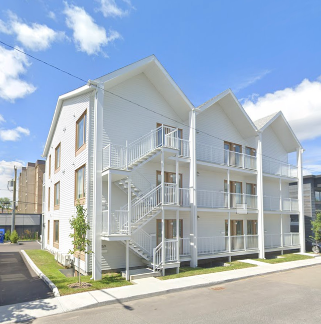 Magnifique 3 1/2, Immeuble récent, WIFI, Juillet