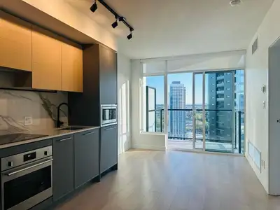 Live in luxury in this 24th-floor unit at Surrey's premier King George HUB Plaza One. The spacious 1...