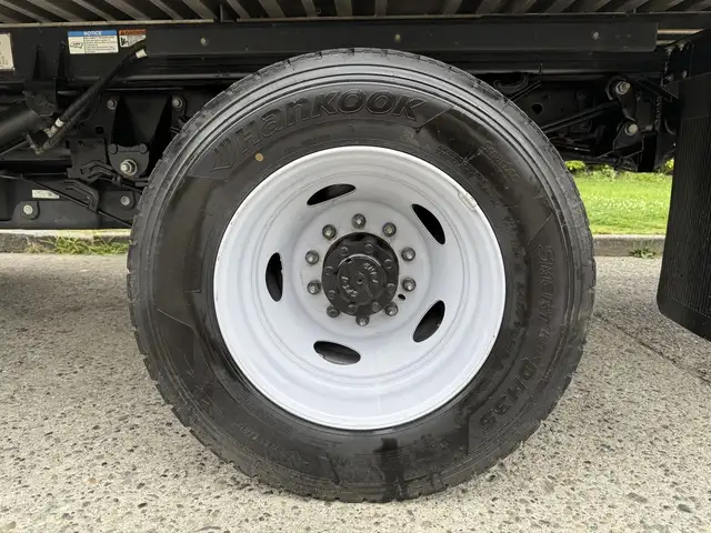 2022 Ford F600 XLT 4x4 20 Foot Roll Off Flatdeck Tow Truck in Heavy Trucks in Regina - Image 65