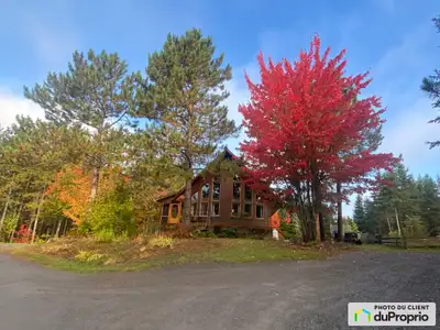 Domaine unique avec fermette comprenant une magnifique maison de style scandinave orientée plein sud...