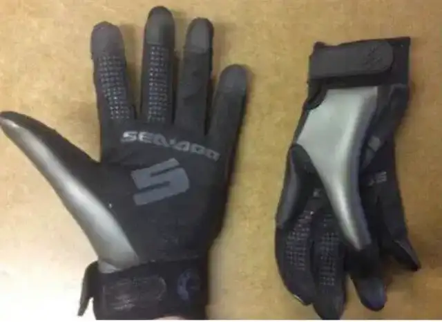Co. SEA-DOO GLOVES, SMALL N1 in Other in Edmonton - Image 2