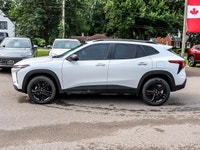 Experience the versatile 2024 Chevrolet Trax FWD 4dr ACTIV, now available in a sophisticated white f... (image 4)