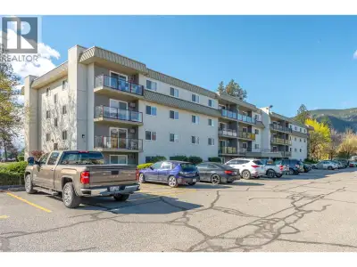 VACANT and ready to move into. Located just steps from Skaha Beach, this prime third-floor, southwes...