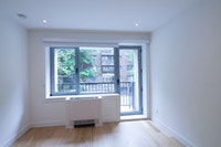 Renovated Akelius studio apartment for rent. Located near Drummond & Doctor Penfield in the Ville Ma... (image 3)