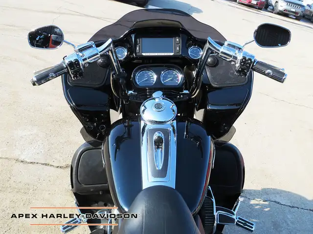 2015 Harley-Davidson FLTRUSE - CVO Road Glide Ultra in Sport Touring in Cambridge - Image 6