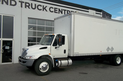 2019 Durastar with Cummins 6.7 and Allison Auto transmission. 289,000 KM with 26' high cube box and...