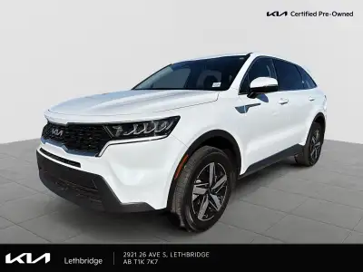 2023 Kia Sorento LX Plus Experience the Kia Sorento LX with only 79669 km on the odometer. Finished...
