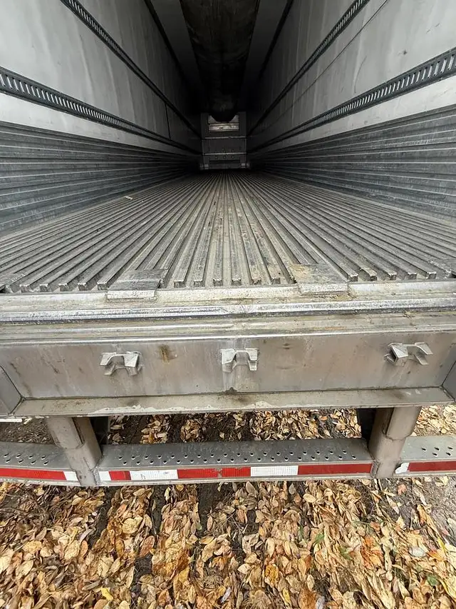 2016 Utility 53' Tandem Reefer/Refrigerated Van in Heavy Equipment in St. Albert - Image 10