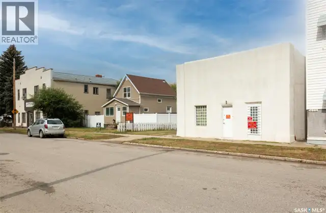 338 Lillooet STREET W Moose Jaw, Saskatchewan in Commercial & Office Space for Sale in Moose Jaw - Image 3