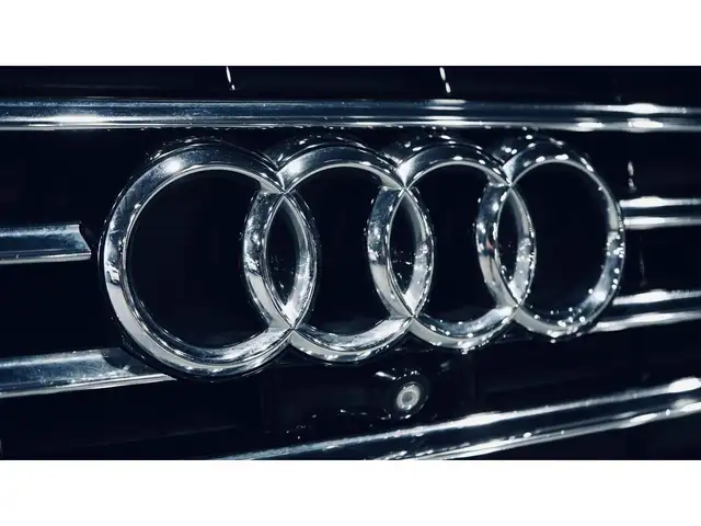 2014 Audi A8 L PANO/360CAM/NAV/20 IN RIMS/DRIVE ASSIST/BOSE in Cars & Trucks in Mississauga / Peel Region - Image 9