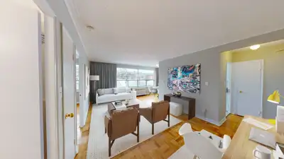 Building Features OPEN HOUSE: FRIDAY, OCTOBER 23 | 2-4PM Get 1 Month Free Rent!* Welcome to 300 & 33...